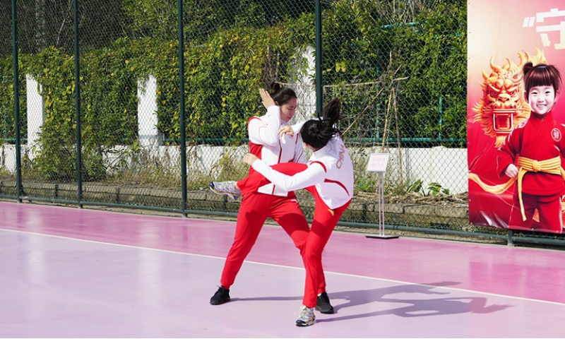 【守护女孩上海试点】上海月月舒和冠军一起守护女孩！